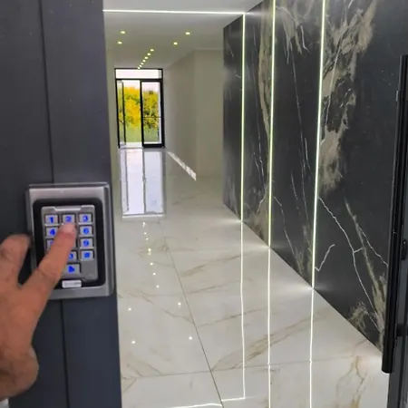 Leos New 2 アパート *